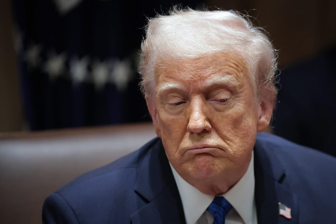 Donald Trump cu gura țuguiată