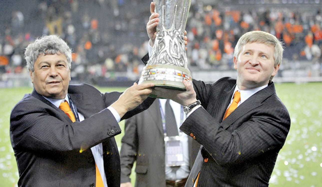 Mircea Lucescu și Rinat Ahmetov, în 2009, când Șahtior a câștigat Cupa UEFA. Foto Arhivă