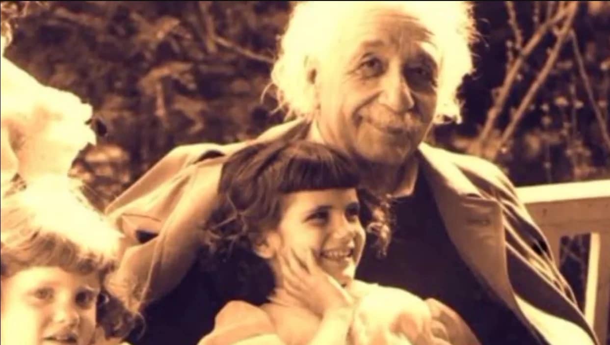 Albert Einstein FOTO : Arhiva