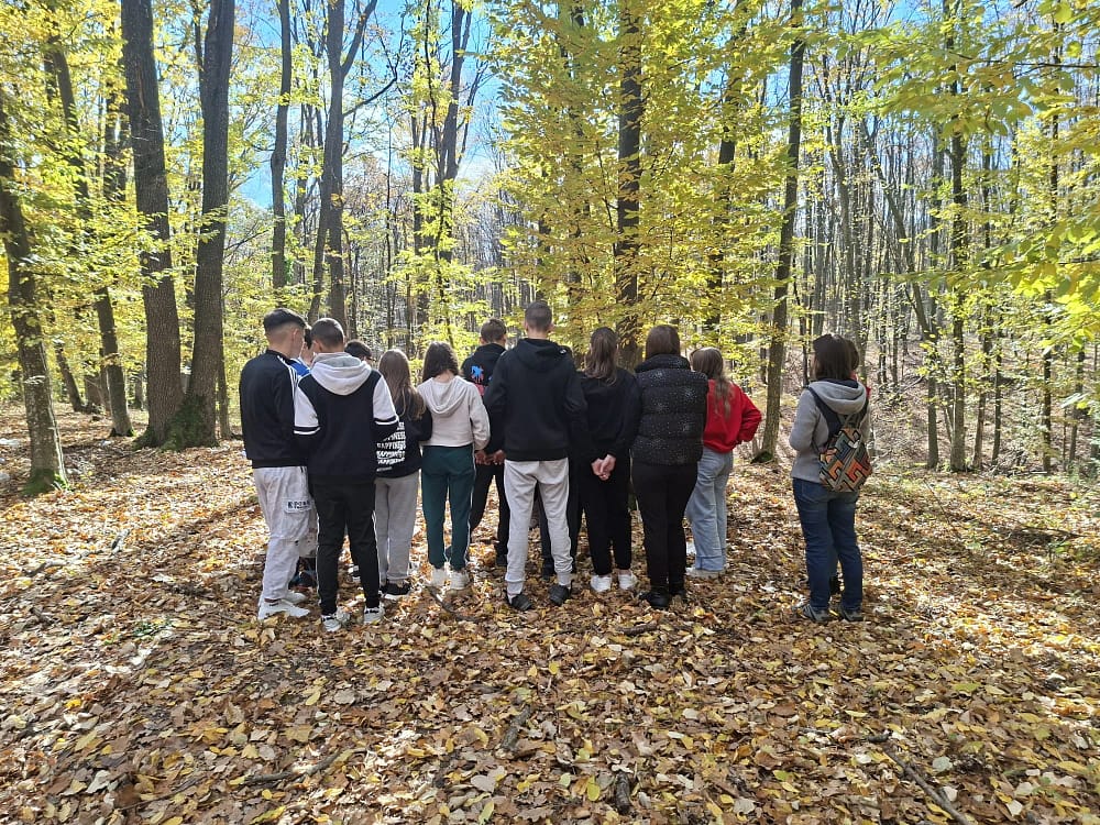 Copiii &icirc;nvață &icirc;n mijlocul naturii FOTO Cosmin Zamfirache