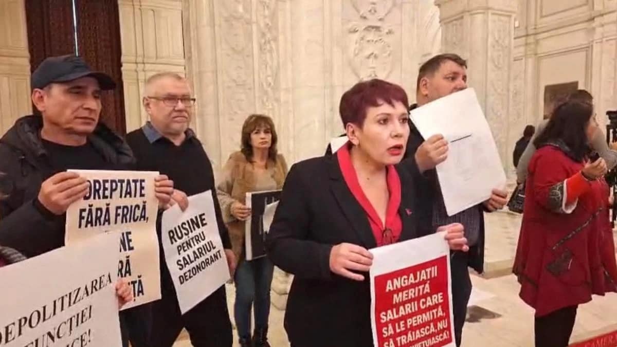 Angajații Parlamentului au organizat un protest spontan FOTO Facebook
