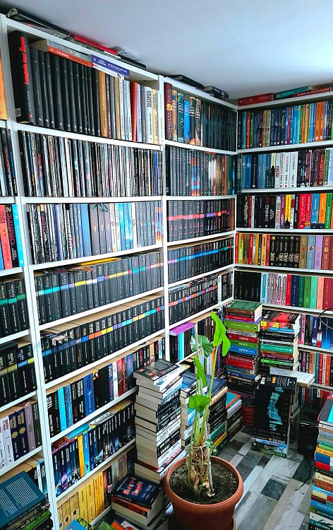 O parte din biblioteca lui Liviu Szoke FOTO Arhiva personală