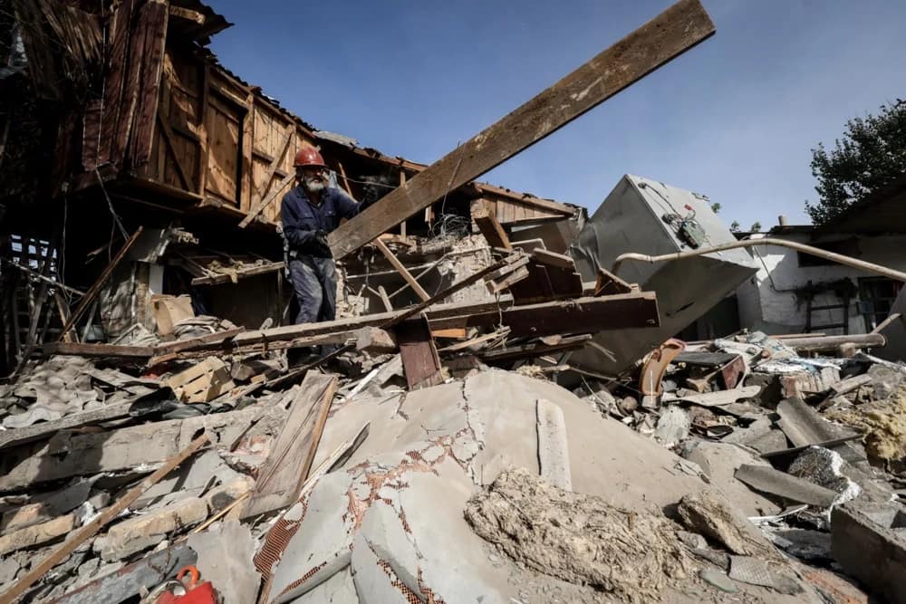 Ucraina este &icirc;n mare parte &icirc;n ruine și va trebui reconstruită din temelii. FOTO: EPA EFE