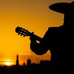 Amendă de peste 36.000 de dolari pentru un grup mexican care a cântat melodii ce glorifică cartelurile