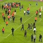 Haos inimaginabil la meciul lui Reghecampf din Liga Campionilor Africii! Bătaie generală, jandarmii și scutierii din Rwanda au pătruns pe gazon