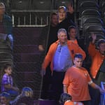 Cum a apărut Van der Vaart, venit direct de la București, în fieful marii rivale din Rotterdam » A asistat la un recital al Olandei, cu partenera Polman pe parchet