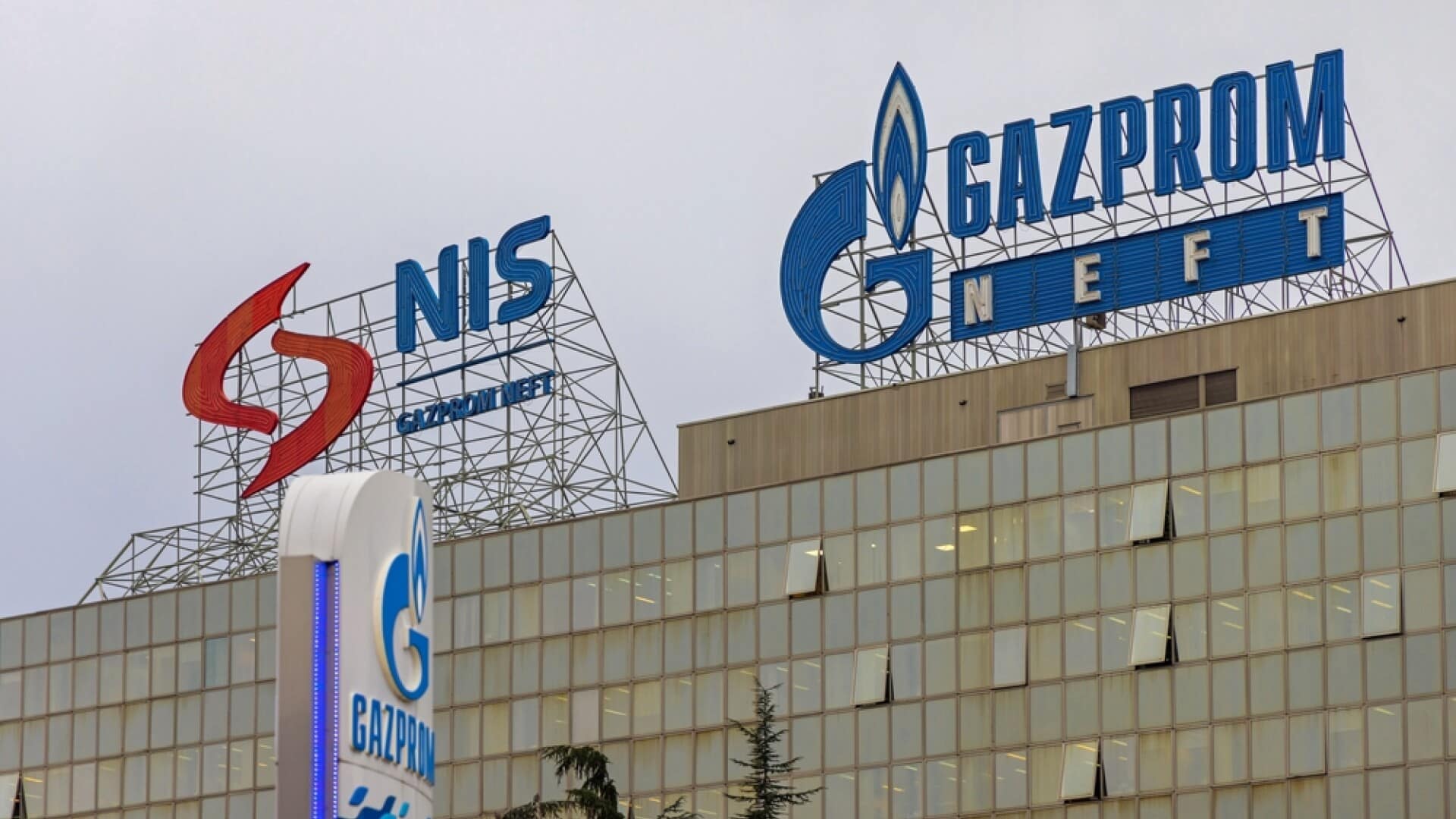 Scandal de spionaj la NIS Petrol, proxy-ul Gazprom &icirc;n Rom&acirc;nia. Au loc percheziții DIICOT