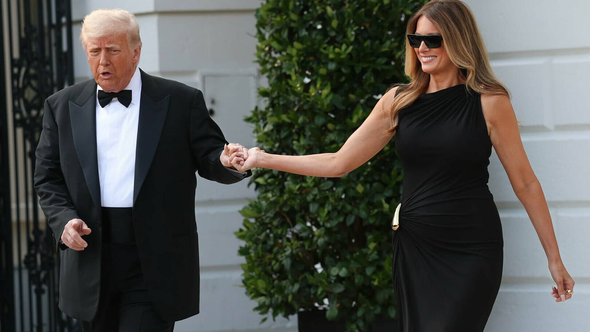 Donald și Melania Trump, huiduiți și aplaudați, în timp ce asistau la muzicalul Les Misérables