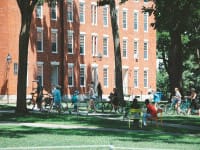 Hong Kong va deschide porţile universităţilor sale studenţilor străini care nu vor putea merge la Harvard