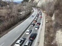DN1, blocat pe ambele sensuri. La munte se face &bdquo;schimbul&rdquo; de turiști