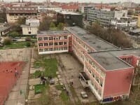 „Școli în construcție, viitor în pauză”. Povestea liceului Nikolas Lenau, unde elevii sunt prieteni cu furnicile și șoriceii