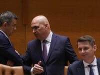 Liderii coaliției, față în față de la ora 13:00. Plafonarea, reforma administrației și decizia CCR complică negocierile