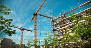 Construcțiile se vor scumpi din cauza creșterii prețurilor materialelor, a salariilor și a ordonanței trenuleț