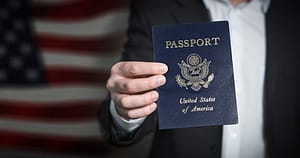 Pașaportul de rezervă: De ce tot mai mulți americani văd în dubla cetățenie noul „vis american”