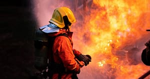 Exploziile și incendiile se repetă, autoritățile bâjbâie. Experți: Sistemul de gaze este vulnerabil și ignorat