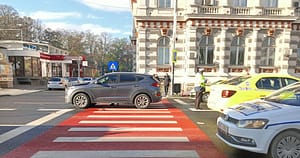 Ce a făcut o femeie căreia nu i s-a acordat prioritatea pe trecerea de pietoni. Promptitudinea răspunsului a uimit pe toată lumea