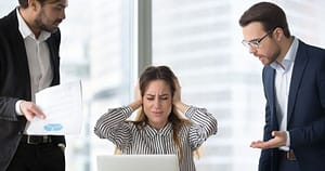 De ce liderii agresivi prosperă în companiile în care presiunea se confundă cu performanța: „Adevărata putere nu stă în frică, ci în capacitatea de a crea siguranță”