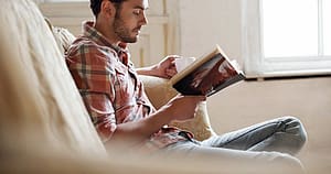 De ce nu mai citim: ascensiunea „școlii vieții” și declinul interesului pentru cultură