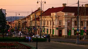 Românii din Cernăuți fac apel la Țoiu ca Ucraina să nu le închidă școlile românești: Dacă nu vom avea şcoală, nu vom avea nici biserică, nici identitatea noastră