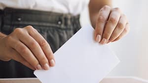 Candidata independentă Catherine Connolly a câştigat alegerile prezidenţiale din Irlanda