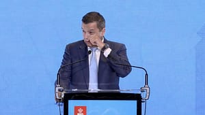 Grindeanu a început să plângă când a văzut cine este în sala în care vorbea / video
