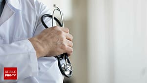 Un medic din Craiova este acuzat de trafic de persoane pentru exploatarea unei femei prin muncă. Ce era forțată să facă