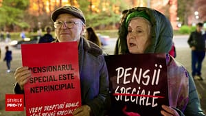 Protest la Guvern împotriva pensiilor speciale: ”Vă rugăm să ne scuzaţi, nu muncim cât încasaţi”