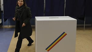 Cine a atras privirile la secția de votare: Războiul paltoanelor din ziua alegerilor