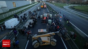 Un milion de vite vor fi vaccinate în Franța. Fermierii fac „prăpăd”. Au aruncat gunoi de grajd la instituțiile publice