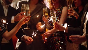 Unde petrec românii Revelionul 2026. Mai sunt destinații disponibile pentru cei care se hotărăsc pe ultima sută de metri