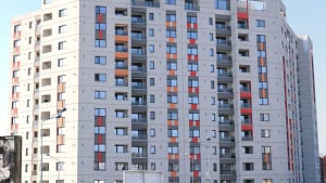 Comerțul și imobiliarele o iau razna în 2026: Managerii anunță creșteri de prețuri și concedieri