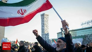 A treia zi de proteste anti-scumpiri în Iran. O clădire oficială, atacată. Mossadul e „pe teren”