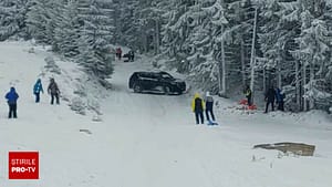 VIDEO. Un șofer a intrat cu mașina de teren pe o pârtie din Parâng și a pierdut controlul. Surse: Susține că a greșit drumul