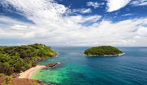 Un hacker rus căutat de FBI a fost reținut într-o stațiune din Thailanda