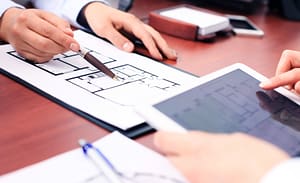 Grindă în loc de ușă, gaură și priză în loc de aer condiționat, locuri de joacă la subsol, vedere „spre mare” cu 3 blocuri în față. Anomaliile descoperite de ANPC la dezvoltatorii imobiliari