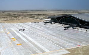 De ce are un oraș cu 90.000 de locuitori un aeroport cu o capacitate de 400.000 de pasageri?