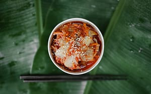 Kimchi făcut acasă, cu gust românesc: superalimentul asiatic care îți transformă sănătatea