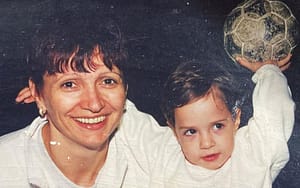 Pe cine a remarcat Federația Internațională de Handbal: „O nouă stea” tricoloră, fiica unei jucătoare cu 2043 de goluri pentru naționala României