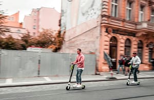 Trotinetele electrice, risc uriaș pe șosele. Titi Aur dă exemplul Țărilor de Jos: Acolo e pericol public. Se confiscă direct