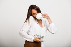 Trăim cele mai scumpe dimineți: Record istoric înfricoșător al prețului cafelei; este panică pe piața mondială privind aprovizionarea