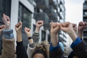 1 Mai fierbinte în Grecia. Muncitorii ies în stradă: Proteste și haos în transporturi