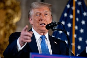Trump vrea să crească cheltuielile militare în 2026, dar taie fonduri de la alte sectoare