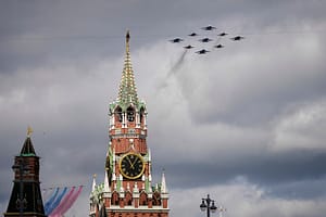 Întreruperi majore ale internetului în Moscova, în timp ce avioanele militare survolau orașul, chiar înaintea paradei lui Putin