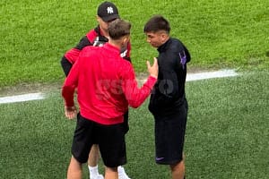 E un semn? Ce făcea Alexandru Musi cu fotbaliștii lui Dinamo, înaintea derby-ului cu FCSB