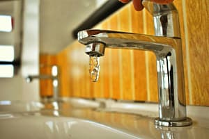 Cum poți reduce consumul de apă la jumătate fără să-ți schimbi stilul de viață