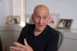 Un fost premier israelian își acuză țara de „crime de război”: „Banda criminală condusă de Benjamin Netanyahu a stabilit un precedent fără egal”