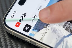 „Un pas important”: Australia devine prima țară din lume care va bloca accesul tinerilor la YouTube