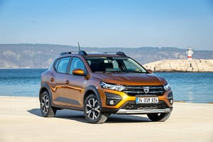 Dacia Sandero a fost din nou cea mai vândută mașină din Europa, în iulie. Ce modele a depășit și care este marele rival