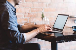 Motivul pentru care traficul pe site-urile pentru adulți s-a redus drastic în Marea Britanie. Vizitele pe Pornhub au scăzut cu 77%: „Sincer, am fost șocați”