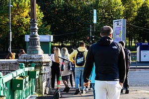 Populația României a mai scăzut cu 110.000 persoane, anunță Statistica. Iar jumătate din români trăiesc la sat, cu tot ce înseamnă asta pentru economie